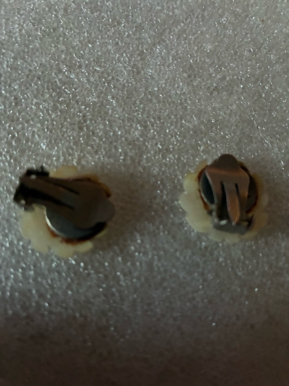 Iridescent Mother-of-Pearl Rose clip on Earrings - White - Picture 3 of 3